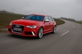 Audi RS6 Avant rouge 3/4 avant gauche travelling penché 2