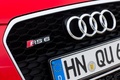 Audi RS6 Avant rouge logo calandre