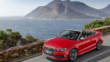 Audi S3 Cabrio - rouge - 3/4 avant droit