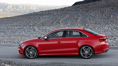Audi S3 Sedan - rouge - profil gauche