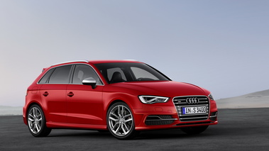 Audi S3 Sportback 2013 - rouge - 3/4 avant droit