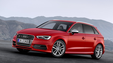 Audi S3 Sportback 2013 - rouge - 3/4 avant gauche