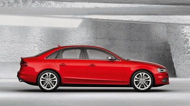 Audi S4 MY 2012 - rouge - profil droit