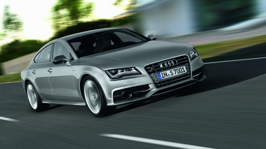 Audi S7 gris 3/4 avant droit travelling penché