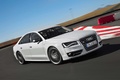 Audi S8 blanc 3/4 avant droit travelling penché