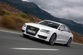 Audi S8 blanc 3/4 avant gauche travelling penché