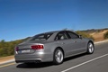 Audi S8 gris 3/4 arrière droit travelling penché