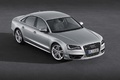 Audi S8 gris 3/4 avant droit vue de haut