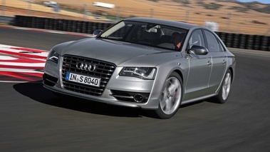 Audi S8 gris 3/4 avant gauche travelling penché 2