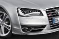 Audi S8 gris phare avant