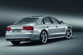 Audi S8 V8 gris 3/4 arrière droit penché