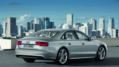 Audi S8 V8 gris 3/4 arrière droit