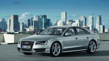 Audi S8 V8 gris 3/4 avant gauche