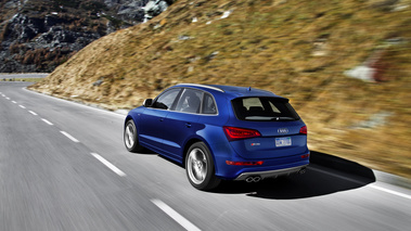 Audi SQ5 TFSI bleu 3/4 arrière gauche travelling