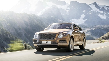 Bentley Bentayga - Bronze - 3/4 avant gauche dynamique