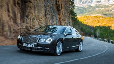 Bentley Continental Flying Spur II marron 3/4 avant gauche travelling penché