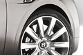 Bentley Continental Flying Spur II marron jante debout