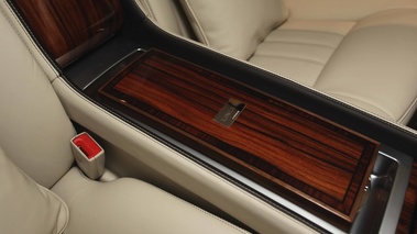 Bentley Continental Flying Spur Linley noir console centrale arrière