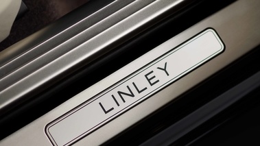 Bentley Continental Flying Spur Linley noir pas de porte