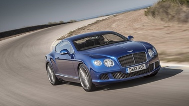 Bentley Continental GT Speed bleu 3/4 avant droit travelling penché