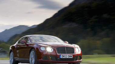 Bentley Continental GT Speed bordeaux 3/4 avant droit travelling