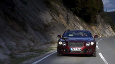 Bentley Continental GT Speed bordeaux face avant travelling