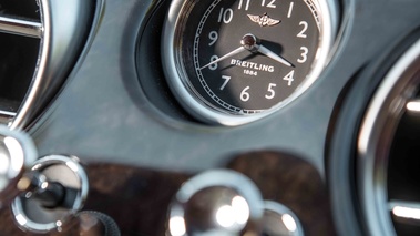 Bentley Continental GT Speed bordeaux horloge debout