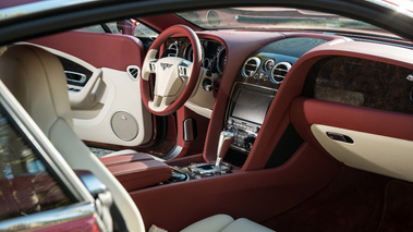 Bentley Continental GT Speed bordeaux intérieur