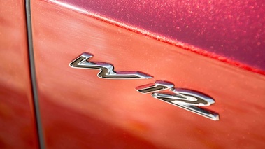 Bentley Continental GT Speed bordeaux logo aile avant