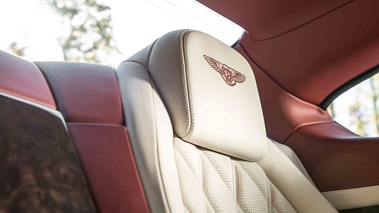 Bentley Continental GT Speed bordeaux logo appui-tête