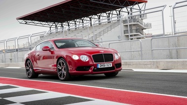 Bentley Continental GT V8 rouge 3/4 avant droit penché