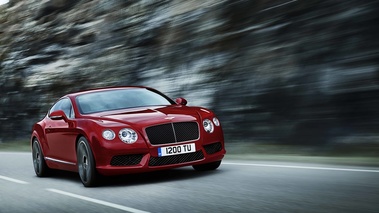 Bentley Continental GT V8 rouge 3/4 avant droit travelling penché