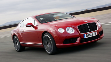 Bentley Continental GT V8 rouge 3/4 avant droit travelling penché