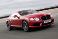 Bentley Continental GT V8 rouge 3/4 avant droit travelling penché