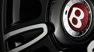 Bentley Continental GT V8 rouge logo jante