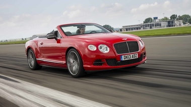 Bentley Continental GTC Speed rouge 3/4 avant droit travelling penché