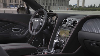 Bentley Continental GTC Speed rouge intérieur