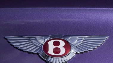 Bentley Continental GTC V8 violet logo coffre