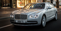 Bentley Flying Spur V8 - grise - 3/4 avant gauche dynamique