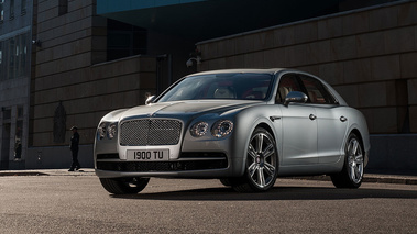 Bentley Flying Spur V8 - grise - 3/4 avant gauche