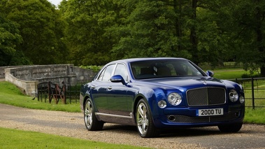 Bentley Mulsanne bleu 3/4 avant droit