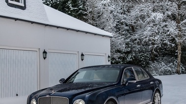 Bentley Mulsanne bleu 3/4 avant gauche debout