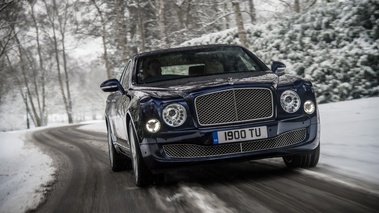 Bentley Mulsanne bleu face avant travelling penché