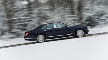 Bentley Mulsanne bleu filé penché