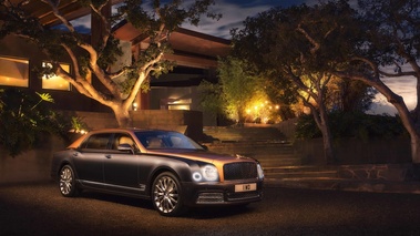 Bentley Mulsanne EWB marron/beige 3/4 avant droit