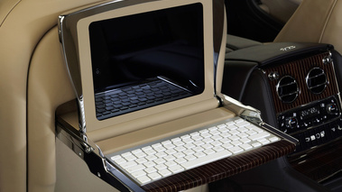 Bentley Mulsanne Executive Interior Concept station iPad