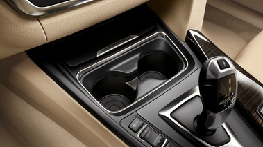 BMW 335i - rouge - levier boite auto