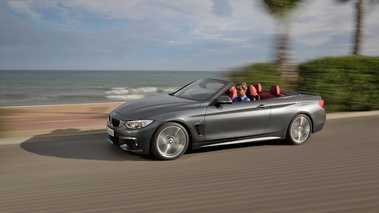 BMW 435i Cabrio - anthracite - 3/4 avant gauche dynamique ouvert