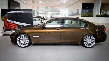 BMW 750i UAE Limited Edition - profil gauche