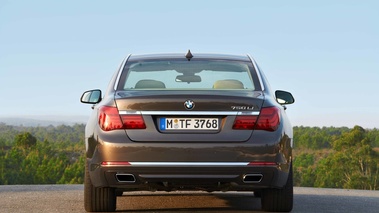 BMW 750Li MY2012 marron face arrière